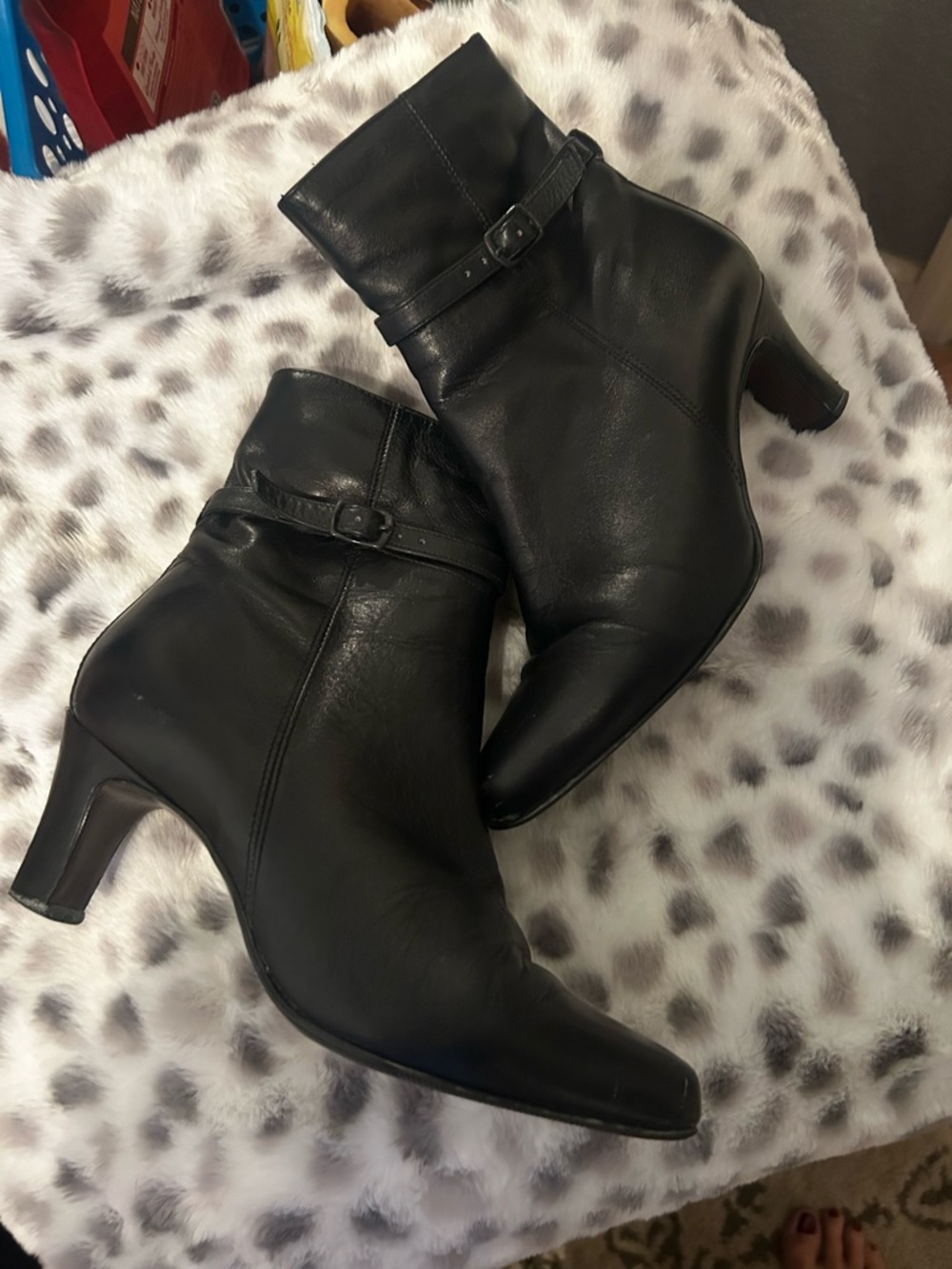 👢👢 Women's Black Leather Ankle Booties with Strap Detail👢👢 6.5